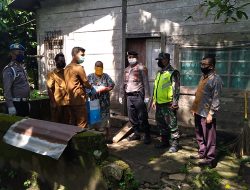 Ringankan Beban Masyarakat, Polsek Tanjung Baru Berbagi