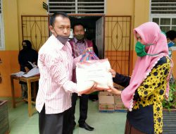 MTsN 14 Tanah Datar Peduli Bagikan 46 Paket Sembako