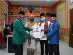 Rombongan Bety dan Edytiawarman Paling Tertib