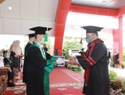 Wisuda ‘Drive Thru’ IAIN Batusangkar Sukses