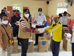 Cegah Covid,  Bupati Irfendi Arbi Serahkan APD Bantuan Donatur
