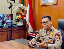 Polri Kerahkan Mobil Dapur Umum, Logistik, Kapal hingga Perahu Karet Bantu Korban Banjir NTT