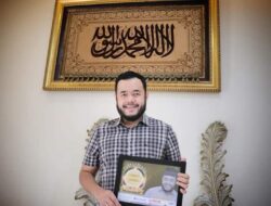 Walikota Padang Panjang Fadly Amran Peroleh Anugerah Tokoh Amazing 2021