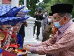 Jusuf Kalla bersama Ibu Mufidah Berkunjung ke Tanah Datar