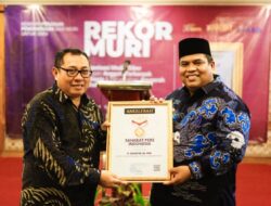 Bupati Padang Pariaman Raih Penghargaan Sahabat Pers Indonesia dari SMSI