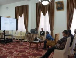 Bupati Tanah Datar Ikuti Rakor Kemenko Perekonomian untuk Cegah Penyebaran Covid-19 pada Hari Raya