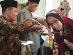 Pengurus Surau Gudang Kuburajo Berbagi dengan Anak Yatim