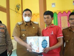 Wabup Richi Aprian Salurkan Paket Sembako  dari Emersia Group