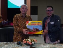 Pemkab Tanah Datar Tandatangani MoU dengan UHAMKA Jakarta