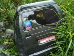 Kecelakaan Tunggal Terjadi di Kelok Pariangan, Mobil Dinas Masuk Jurang