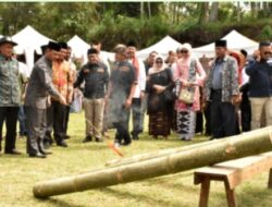 ‘Badia Batuang’ atau Meriam Bambu Awali Pembukaan Festival Budaya Desa Terindah Pariangan