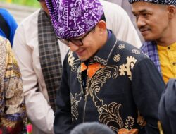 Batik Ampas Kopi dari UMKM Batik Pariangan Langsung Dipakai Oleh Mentri Sandiaga Uno