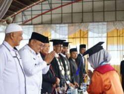 Wabup Richi Aprian Hadiri Wisuda Perdana STES Manna Wa Salwa