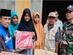 Dinas Sosial PPA Tanah Datar Bantu Korban Musibah Angin Puting Beliung di Padang Ganting