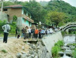 Bupati Eka Putra Kunjungi Malalo, Jalan dan Dam Yang Rusak Diinstruksikan untuk Diperbaiki