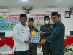 Bupati Eka Putra Berikan Jawaban Atas Pandangan Fraksi di DPRD Terkait Ranperda Perubahan APBD