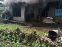 Kebakaran Di Tanjung Alam, Petugas Damkar Berhasil Padamkan Api
