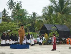 Wabup Richi Aprian Jadi Pembina Upacara di SD IT Insan Madani Batusangkar