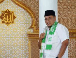 Wabup Richi Aprian Lepas Jamaah Umrah Al-Azhar, Ada Jamaah Termuda Usia 7 Th dan Tertua 74 Th