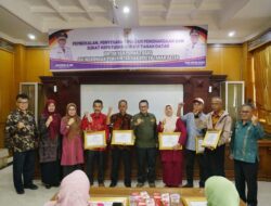 Bupati Tanah Datar Lepas 75 Orang ASN Memasuki Usia Pensiun dan Berikan Penghargaan