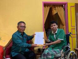 Mantan Sekda Irwandi Pensiun, Bupati Berikan Penghargaan