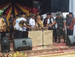 Bupati Buka Acara Festival Tenun Tanjung Bonai, Talempong Kayu dan Arakan Jamba Ditampilkan