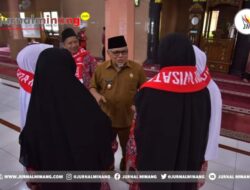 Zohirin Sayuti Lepas Keberangkatan 50 Jamaah Umrah Kota Sawahlunto