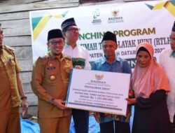 BAZNAS Tanah Datar Salurkan Bantuan Rehab Rumah, Bupati Ikut Hadir
