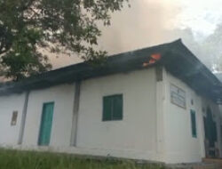 Musholla di Limakaum Terbakar di Siang Bolong, Petugas Damkar Sigap Jinakkan Api