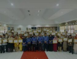 Bupati Tanah Datar Berikan Penghargaan Kepada 111 ASN yang Purna Tugas