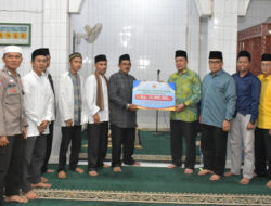Rektor UIN Batusangkar Pimpin Tim XI Safari Ramadhan Kab. Tanah Datar Kunjungi Beberapa Masjid