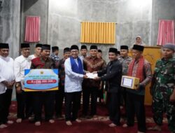 Tim 1 Safari Ramadhan Kunjungi Lintau Buo, Bupati Serahkan Bantuan Rp.110 juta untuk Masjid