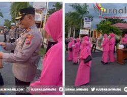 Kapolres Sawahlunto Beserta Ketua Bhayangkari Berbagai Takjil Kepada Masyarakat