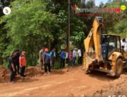 Sinergi Antar OPD Dibantu 3 Alat Berat, Longsor di Desa Kubang Tengah Cepat Teratasi