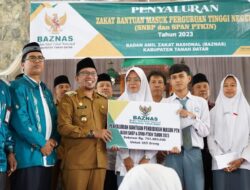 Bupati Hadiri Penyaluran Bantuan BAZNAS untuk Calon  Mahasiswa dari Tanah Datar