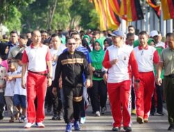Bupati Eka Putra Lepas Peserta Jalan Santai HUT Bhayangkara
