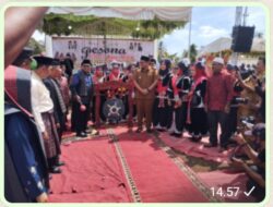 Festival 1000 Baju Milik di Padang Magek Dibuka, Ribuan Masyarakat Hadir dan Antusias Sekali
