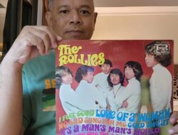 Direktur RSUD Batusangkar Penikmat Lagu The Rollies Group