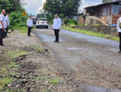Jalan di Tanah Datar Banyak Berlobang, Bupati Tinjau ke Lapangan, Pihak Provinsi Masih Diam?