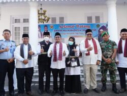 Bupati Sambut Kepulangan Jamaah Haji Tanah Datar dan Ucapkan Belasungkawa untuk Dua orang Jamaah yang Meninggal Dunia di Tanah Suci