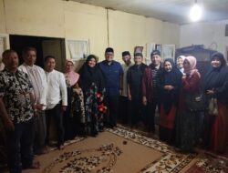 Ketua DPD Nasdem Tanah Datar Richi Aprian Takziah ke Rumah Duka Ibunda dari Iveny Hakiem