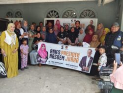 Anggota DPR RI dari Partai Nasdem  Bagikan Beasiswa PIP di Tanah Datar