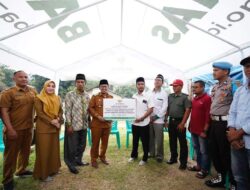 Bupati Tanah Datar Salurkan Bantuan BAZNAS untuk Korban Kebakaran