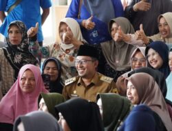 Bupati Berikan Motivasi kepada Penerima KPM PKH di Salimpaung