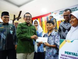 BAZNAS Tanah Datar Salurkan Bantuan Pendidikan Senilai Rp.2,6 Milyar untuk Pelajar