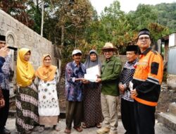 Bupati Salurkan Bantuan dari BAZNAS untuk Korban Kebakaran di Sialahan, Kec. Pariangan