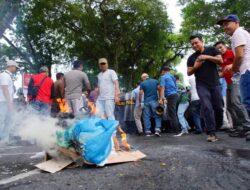 Situasi Massa Anarkis, Polres Tanah Datar Bersama TNI Amankan Lokasi