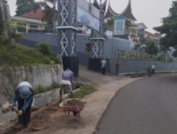 Dinas PUPR Tanah Datar Lakukan Perbaikan Jalan Demi Kenyamanan Pengendara