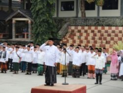 Rektor UIN Batusangkar Bertindak Sebagai Inspektur Apel Hari Santri Nasional 2023