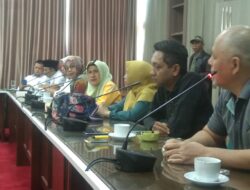 Perwakilan Wali Murid SMP 2 Batusangkar dan SDN 20 Baringin Temui DPRD Terkait Kisruh Lahan Sekolah